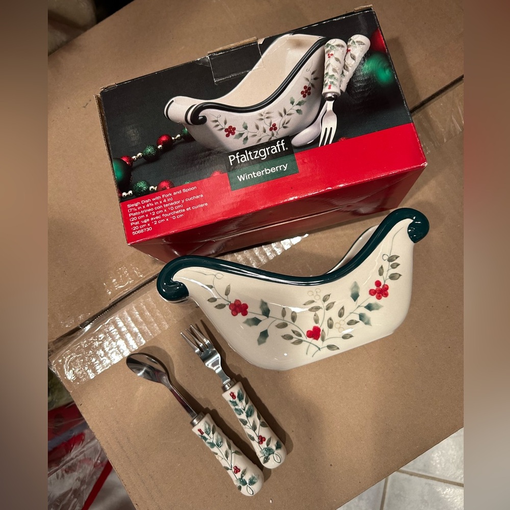 Pfaltzgraff Winterberry Sleigh Dish with Fork and Spoon NWT